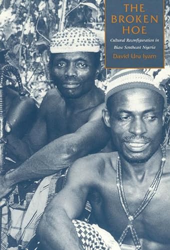 The Broken Hoe: Cultural Reconfiguration in Biase Southeast Nigeria (9780226388489) by Iyam, David Uru