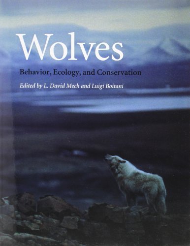 9780226516974: Wolves: Behavior, Ecology, and Conservation