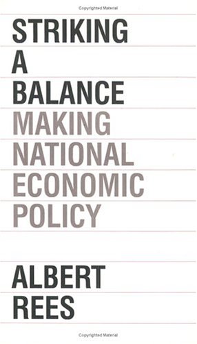 9780226707082: Striking a Balance: Making National Economic Policy