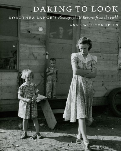 Beispielbild fr Daring to Look: Dorothea Lange's Photographs and Reports from the Field zum Verkauf von Open Books West Loop