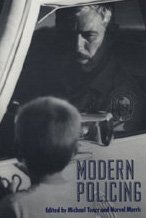 Beispielbild fr Modern policing. zum Verkauf von Kloof Booksellers & Scientia Verlag