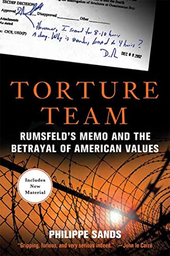 Beispielbild für Torture Team : Rumsfeld's Memo and the Betrayal of American Values zum Verkauf von Better World Books