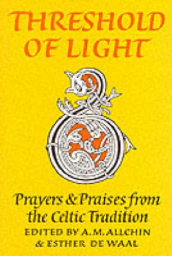 Imagen de archivo de Threshold of Light: Prayers and Praises from the Celtic Tradition (Enfolded in Love Series) a la venta por SecondSale
