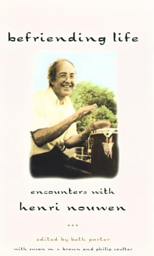 Imagen de archivo de Befriending Life: Intimate Portraits of Henri Nouwen a la venta por WorldofBooks