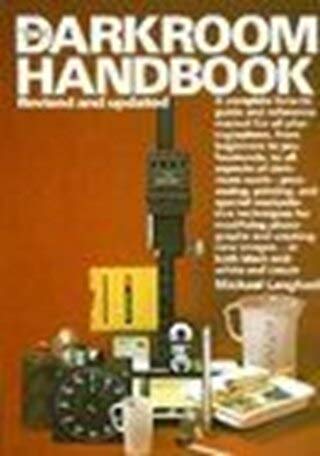 Beispielbild fr Darkroom Handbook zum Verkauf von Books From California