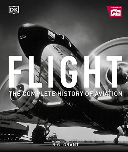 Imagen de archivo de Flight: The Complete History of Aviation a la venta por ThriftBooks-Atlanta