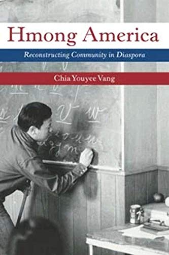 Beispielbild fr Hmong America: Reconstructing Community in Diaspora (Asian American Experience) zum Verkauf von Goodwill