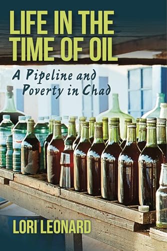 9780253019806: Life in the Time of Oil: A Pipeline and Poverty in Chad