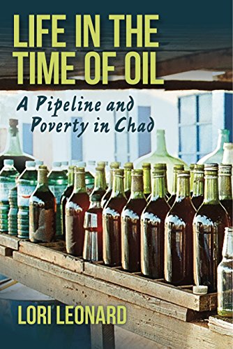 9780253019837: Life in the Time of Oil: A Pipeline and Poverty in Chad
