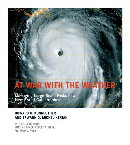 9780262012829: At War With the Weather: Managing Large-Scale Risks in a New Era of Catastrophes