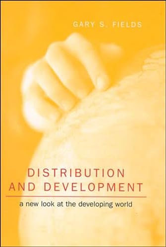 Imagen de archivo de Distribution and Development : A New Look at the Developing World a la venta por Better World Books