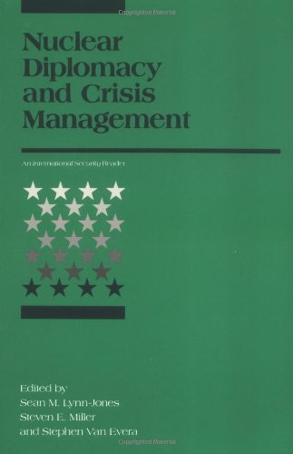 Beispielbild fr Nuclear Diplomacy and Crisis Management (International Security Readers) zum Verkauf von SecondSale