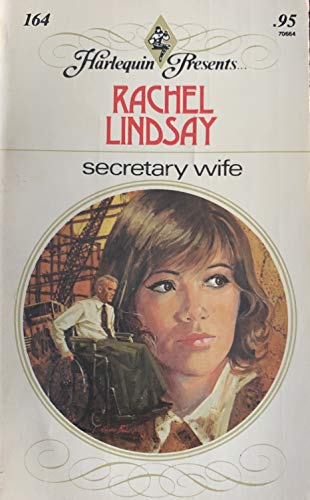 9780263723021: Secretary Wife