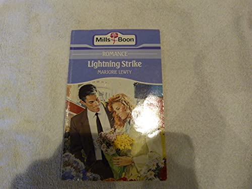 9780263768985: Lightning Strike