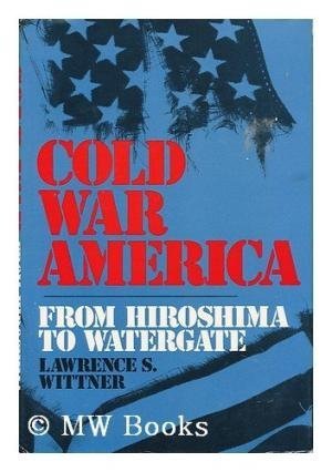 Beispielbild fr Cold War America : From Hiroshima to Watergate zum Verkauf von Better World Books