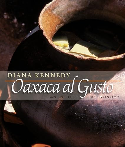 Beispielbild fr Oaxaca al Gusto: An Infinite Gastronomy (The William and Bettye Nowlin Series in Art, History, and Culture of the Western Hemisphere) zum Verkauf von medimops