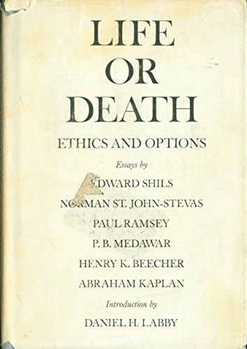 9780295738161: Life or Death: Ethics and Options