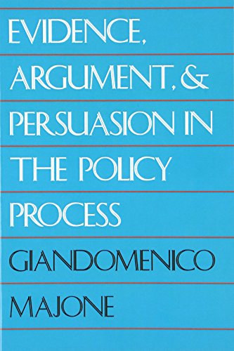 9780300052596: Evidence Argument & Persuasion in the Policy Press (Paper)