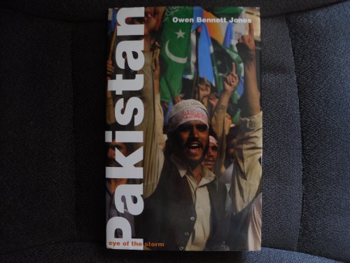 Imagen de archivo de Pakistan: The Eye of the Storm a la venta por Open Books