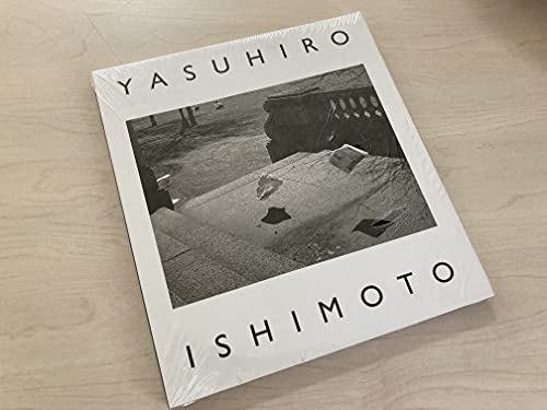 9780300114829: Yasuhiro Ishimoto: A Tale of Two Cities
