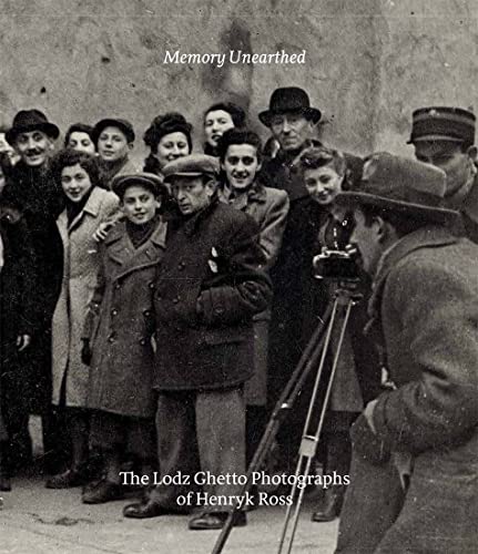 Imagen de archivo de Memory Unearthed: The Lodz Ghetto Photographs of Henryk Ross a la venta por HPB-Diamond