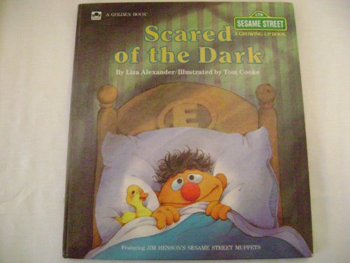 Imagen de archivo de Scared of the Dark (Sesame Street: A Growing-Up Book) a la venta por Gulf Coast Books