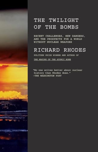 Beispielbild fr Twilight of the Bombs : Recent Challenges, New Dangers, and the Prospects for a World Without Nuclear Weapons zum Verkauf von Better World Books