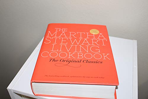 Imagen de archivo de The Martha Stewart Living Cookbook : The Original Classics a la venta por Better World Books