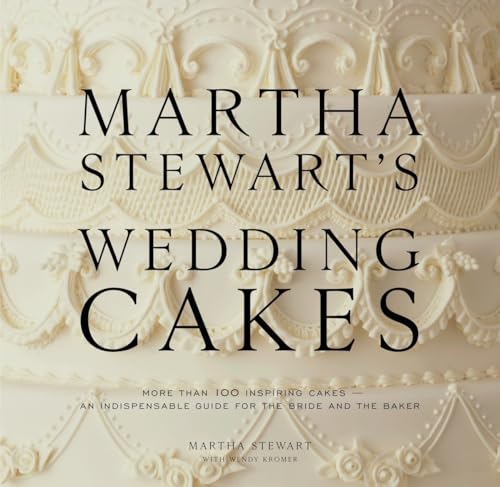 Imagen de archivo de Martha Stewarts Wedding Cakes: More Than 100 Inspiring Cakes--An Indispensable Guide for the Bride and the Baker a la venta por Goodwill of Colorado