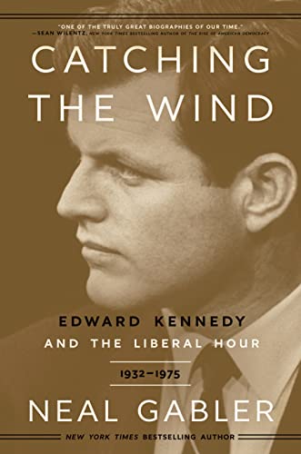 Beispielbild fr Catching the Wind : Edward Kennedy and the Liberal Hour, 1932-1975 zum Verkauf von Better World Books