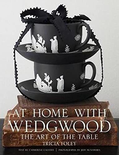 Imagen de archivo de At Home With Wedgwood: The Art Of The Table a la venta por THE CROSS Art + Books