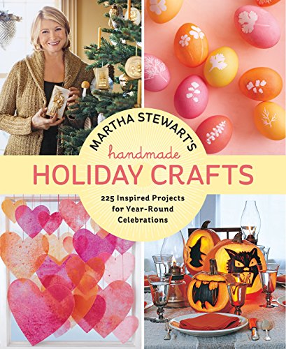 Stock image for Martha Stewart's Handmade Holiday Crafts: 225 Inspired Projects for Year-Round Celebrations for sale by Armadillo Books