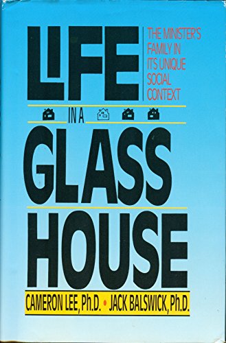 Imagen de archivo de Life in a Glass House: The Minister's Family in Its Unique Social Context a la venta por BooksRun
