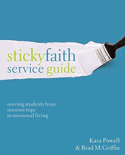 9780310524205: Sticky Faith Service Guide: Moving Students from Mission Trips to Missional Living