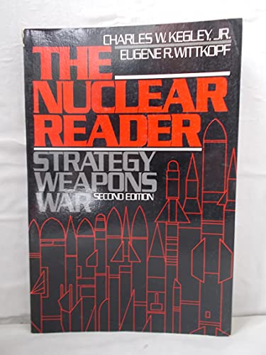 Beispielbild fr The Nuclear Reader: Strategy, Weapons, War, 2nd edition zum Verkauf von BookDepart