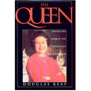 9780312077761: The Queen: A Revealing Look at the Private Life of Elizabeth II