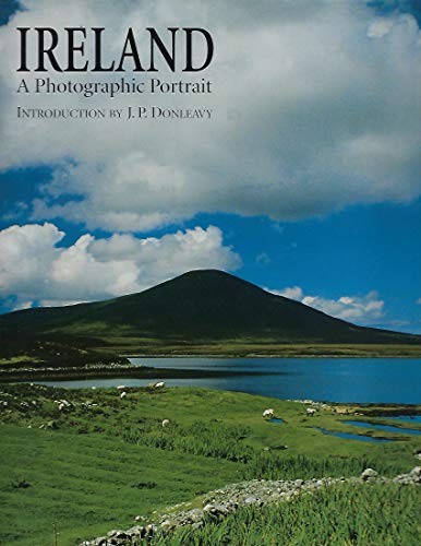 Beispielbild fr Ireland : A Photographic Portrait zum Verkauf von Better World Books