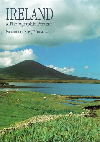 Stock image for Ireland : A Photographic Portrait for sale by Better World Books