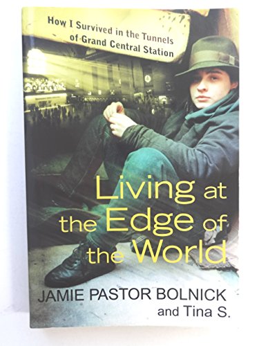 Imagen de archivo de Living at the Edge of the World : How I Survived in the Tunnels of Grand Central Station a la venta por Better World Books