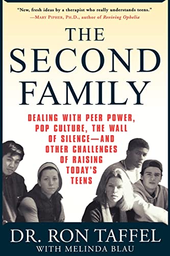 Imagen de archivo de The Second Family: Dealing with Peer Power, Pop Culture, the Wall of Silence -- and Other Challenges of Raising Today's Teens a la venta por SecondSale