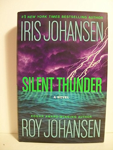 Imagen de archivo de Silent Thunder a la venta por Gulf Coast Books