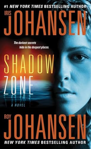 Imagen de archivo de Shadow Zone a la venta por Better World Books