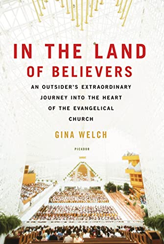 Imagen de archivo de In the Land of Believers: An Outsider's Extraordinary Journey Into the Heart of the Evangelical Church a la venta por ThriftBooks-Dallas