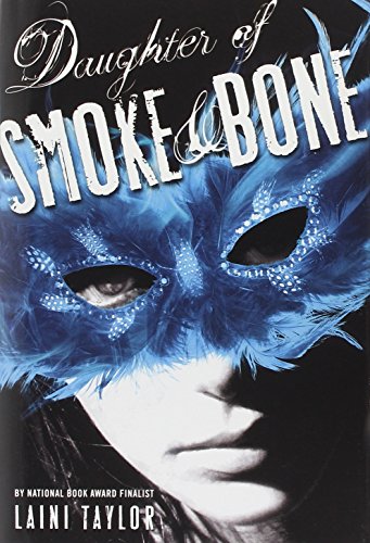 9780316134026: Daughter of Smoke & Bone (Daughter of Smoke and Bone, 1)