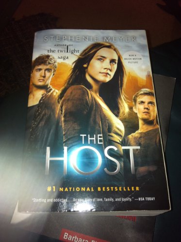 9780316218504: The Host