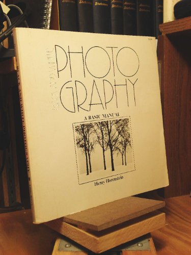 Beispielbild fr Black and White Photography: A Basic Manual (The Crafts series) zum Verkauf von Wonder Book