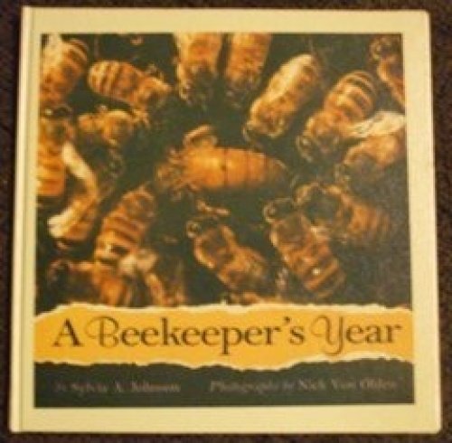 Imagen de archivo de A Beekeeper's Year a la venta por Better World Books: West