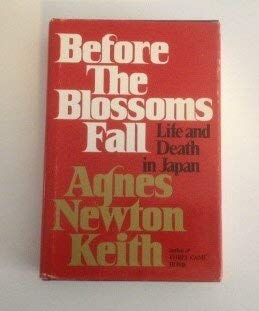 Imagen de archivo de Before the Blossoms Fall : Life and Death in Japan a la venta por Better World Books