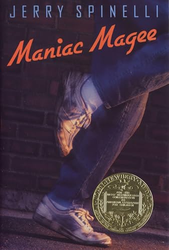 9780316807227: Maniac Magee (Newberry Medal Book)