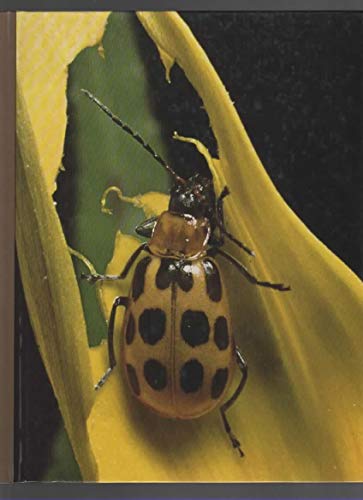 Beispielbild fr Pests and Diseases (Time Life Encyclopedia Gardening) zum Verkauf von Half Price Books Inc.